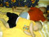 lillebror_och_jag_sover.jpg (32192 byte)
